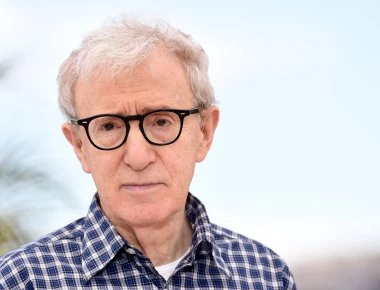 Σάλος με μοντέλο που ισχυρίζεται πως είχε σχέση με τον Γούντι Αλεν- «Είχαμε συνευρέσεις και με την Μία Φάροου» (φωτο)